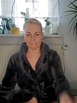 Snapshot of DarleenHot chatting on December 30, 9:48 am DarleenHot online show from December 30, 9:48 am