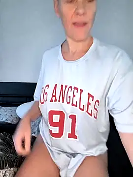 Snapshot of DarleenHot chatting on October 27, 6:47 am DarleenHot online show from October 27, 6:47 am