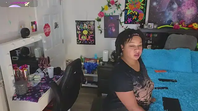 Snapshot of temptressbeauty24 chatting on September 13, 11:05 pm temptressbeauty24 online show from September 13, 11:05 pm