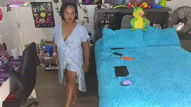 Snapshot of temptressbeauty24 chatting on September 14, 9:04 pm temptressbeauty24 online show from September 14, 9:04 pm