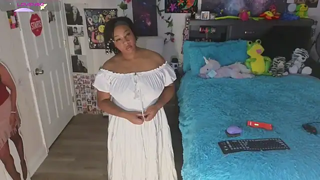 Snapshot of temptressbeauty24 chatting on October 8, 4:47 am temptressbeauty24 online show from October 8, 4:47 am
