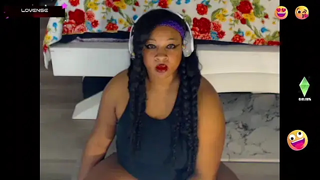 Snapshot of temptressbeauty24 chatting on February 11, 4:33 am temptressbeauty24 online show from February 11, 4:33 am
