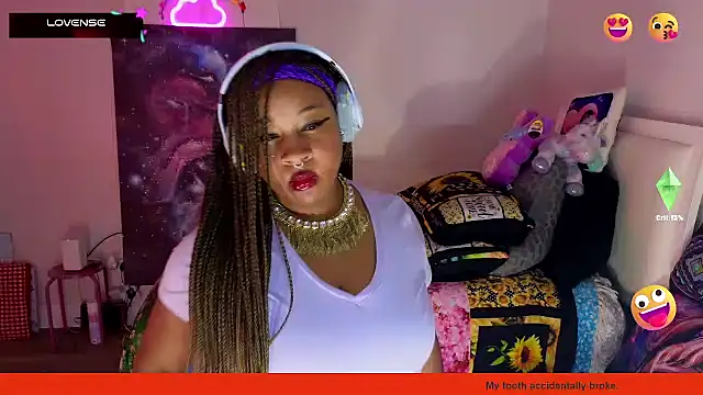 Snapshot of temptressbeauty24 chatting on February 8, 3:30 am temptressbeauty24 online show from February 8, 3:30 am