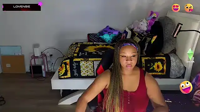 Snapshot of temptressbeauty24 chatting on February 25, 7:31 am temptressbeauty24 online show from February 25, 7:31 am