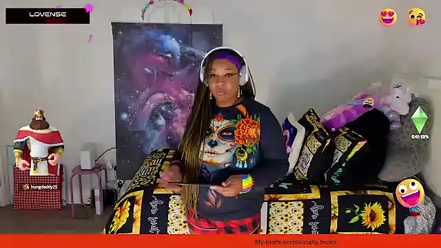 Snapshot of temptressbeauty24 chatting on February 9, 1:11 am temptressbeauty24 online show from February 9, 1:11 am