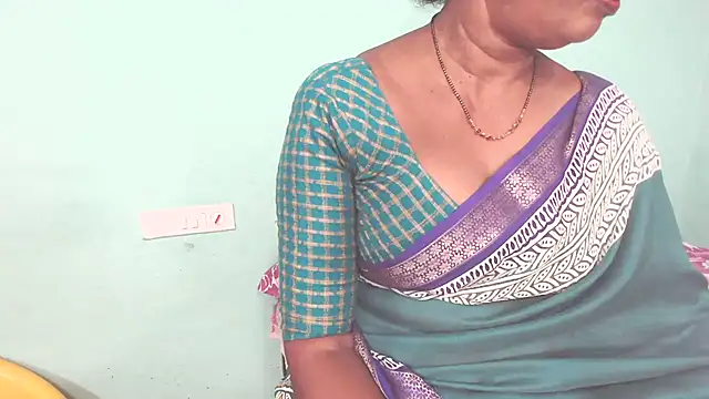 Snapshot of shrutitelugu69 chatting on July 15, 5:09 pm shrutitelugu69 online show from July 15, 5:09 pm