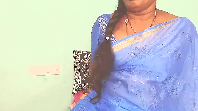 Snapshot of shrutitelugu69 chatting on May 1, 5:07 pm shrutitelugu69 online show from May 1, 5:07 pm