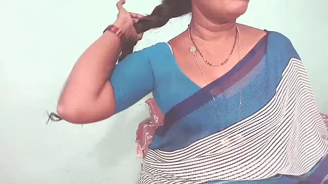 Snapshot of shrutitelugu69 chatting on July 6, 4:20 pm shrutitelugu69 online show from July 6, 4:20 pm