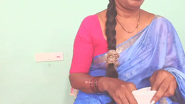 Snapshot of shrutitelugu69 chatting on June 14, 5:19 am shrutitelugu69 online show from June 14, 5:19 am