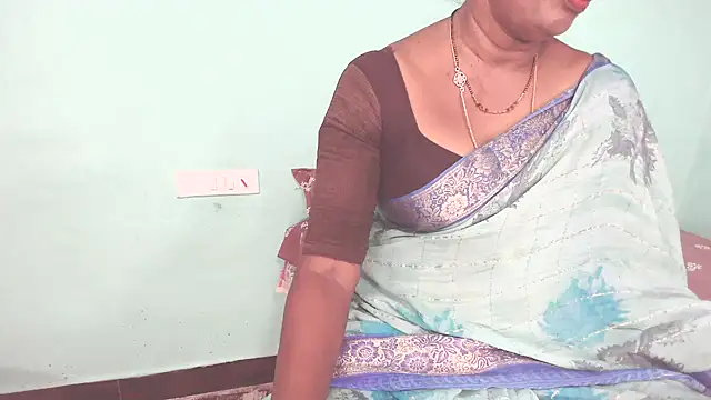 Snapshot of shrutitelugu69 chatting on June 5, 5:18 pm shrutitelugu69 online show from June 5, 5:18 pm