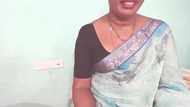 shrutitelugu69 online show from April 13, 5:17 pm