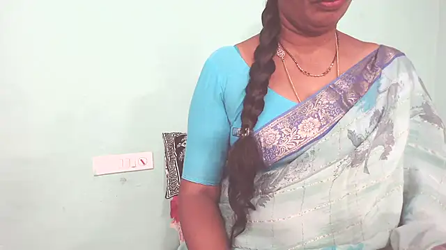 Snapshot of shrutitelugu69 chatting on April 27, 5:11 pm shrutitelugu69 online show from April 27, 5:11 pm