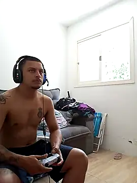 Snapshot of emrehliug12 chatting on December 18, 5:21 pm emrehliug12 online show from December 18, 5:21 pm