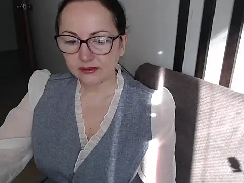 Alma44 online show from March 11, 7:13 am