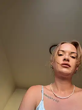 Snapshot of ElenaRebelle chatting on June 21, 4:18 am ElenaRebelle online show from June 21, 4:18 am