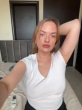 ElenaRebelle online show from February 13, 11:21 am