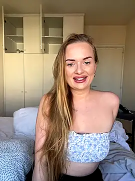 Snapshot of ElenaRebelle chatting on September 27, 6:19 am ElenaRebelle online show from September 27, 6:19 am