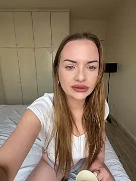 ElenaRebelle online show from April 2, 6:09 am