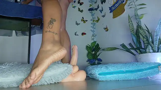 Snapshot of lucy_hairypussy83 chatting on September 28, 2:35 pm lucy hairypussy83 online show from September 28, 2:35 pm