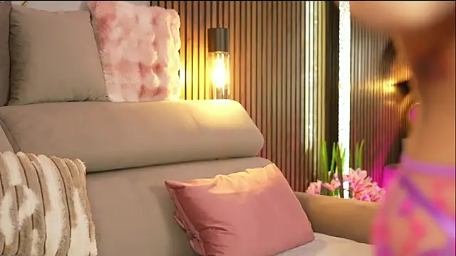 AmyBlair online show from April 3, 8:10 am