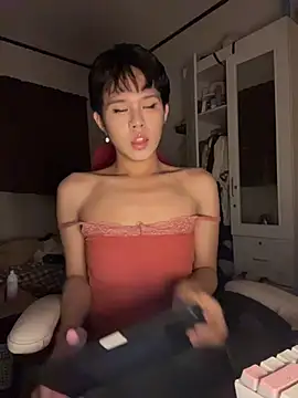 Plaxtique online show from January 8, 9:32 pm