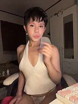 Plaxtique online show from January 6, 9:30 pm