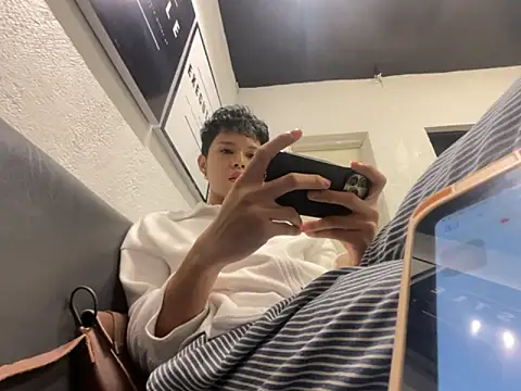 Plaxtique online show from November 8, 12:42 pm