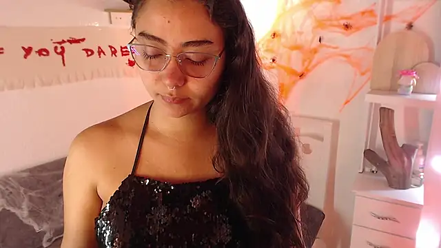  Kim  M online show from November 1, 12:32 pm