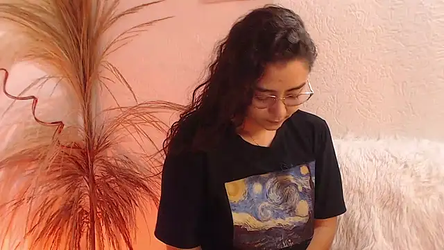  Kim  M online show from April 9, 1:50 pm