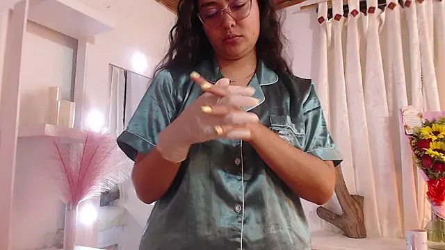  Kim  M online show from February 2, 2:27 pm