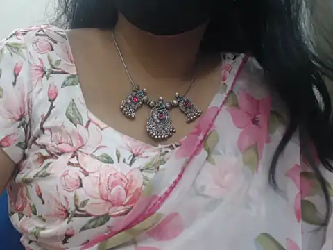 Snapshot of Lovely_Siri_23 chatting on May 4, 2:31 pm Lovely Siri 23 online show from May 4, 2:31 pm