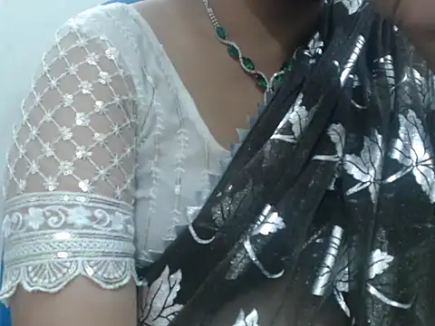 Snapshot of Lovely_Siri_23 chatting on May 10, 10:33 pm Lovely Siri 23 online show from May 10, 10:33 pm