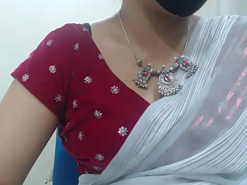 Snapshot of Lovely_Siri_23 chatting on April 29, 8:18 am Lovely Siri 23 online show from April 29, 8:18 am