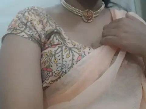 Snapshot of Lovely_Siri_23 chatting on May 18, 5:23 am Lovely Siri 23 online show from May 18, 5:23 am
