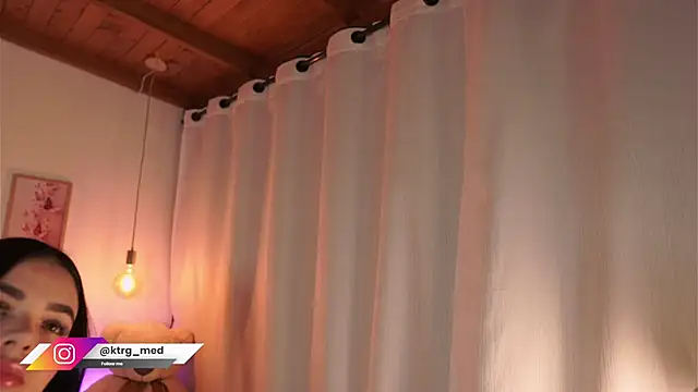 Snapshot of amelie_gonzalez chatting on September 27, 8:48 pm amelie gonzalez online show from September 27, 8:48 pm