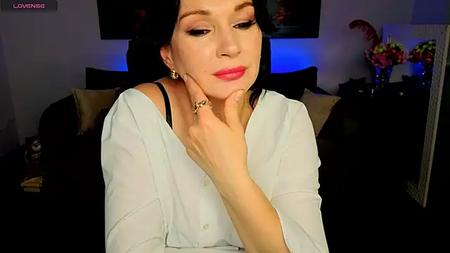Sofia Ford online show from May 9, 1:25 pm
