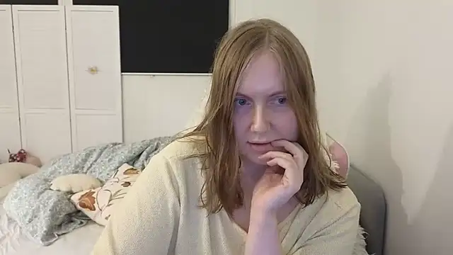 Snapshot of lilleambi chatting on March 6, 8:37 pm lilleambi online show from March 6, 8:37 pm