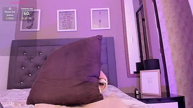 Snapshot of AlissonnFoxx chatting on December 3, 8:30 pm AlissonnFoxx online show from December 3, 8:30 pm