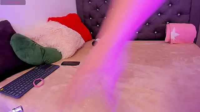 Snapshot of AlissonnFoxx chatting on December 15, 9:53 pm AlissonnFoxx online show from December 15, 9:53 pm