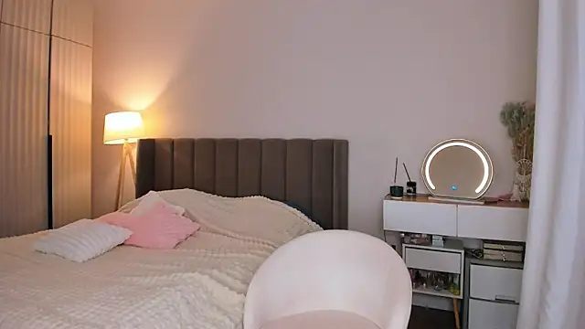 Anni  cute online show from April 2, 2:57 pm