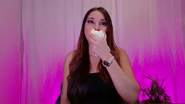 DivineLynn online show from January 20, 3:50 pm