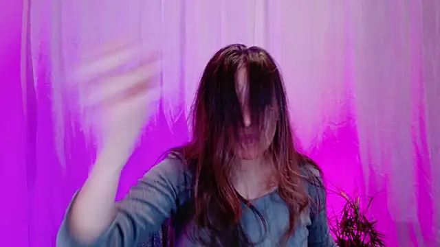 DivineLynn online show from January 24, 5:00 pm