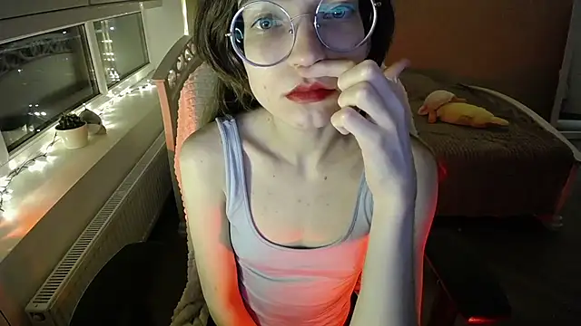 MissLinaDream online show from April 17, 9:17 pm