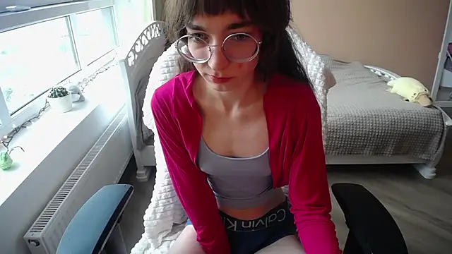 Snapshot of MissLinaDream chatting on April 22, 1:18 pm MissLinaDream online show from April 22, 1:18 pm