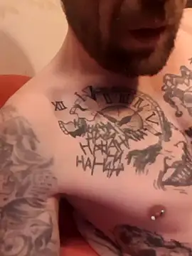 Snapshot of PIercingBoy38 chatting on March 18, 8:26 pm PIercingBoy38 online show from March 18, 8:26 pm