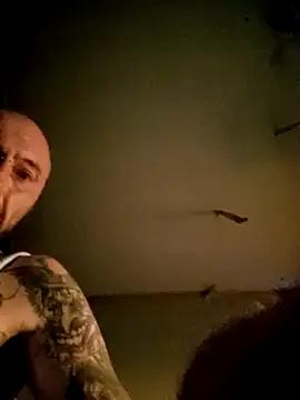 Snapshot of PIercingBoy38 chatting on November 16, 2:05 am PIercingBoy38 online show from November 16, 2:05 am