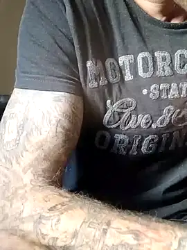 Snapshot of PIercingBoy38 chatting on October 27, 3:13 pm PIercingBoy38 online show from October 27, 3:13 pm