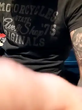 Snapshot of PIercingBoy38 chatting on September 14, 5:24 pm PIercingBoy38 online show from September 14, 5:24 pm