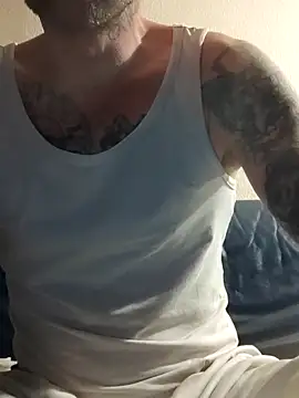 Snapshot of PIercingBoy38 chatting on November 2, 3:00 am PIercingBoy38 online show from November 2, 3:00 am