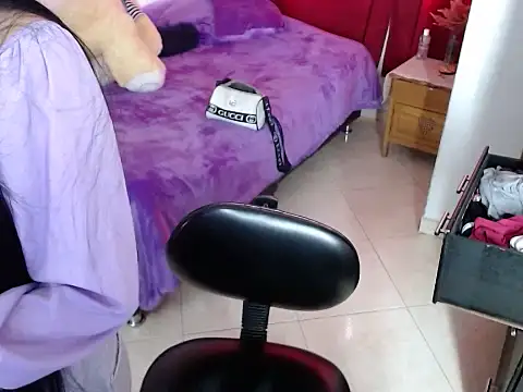 Tiffani Williams online show from March 18, 8:32 pm